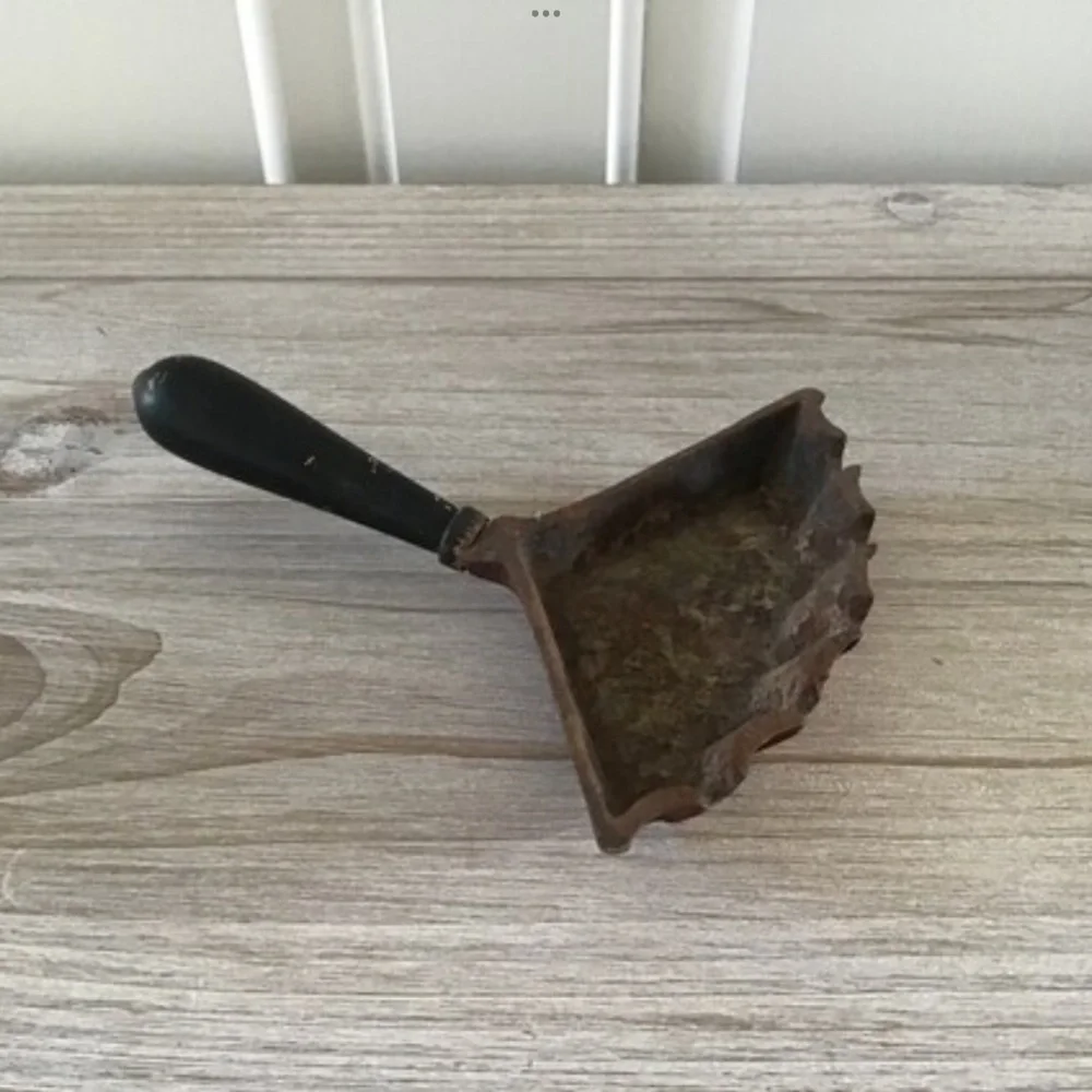Vintage Handled Cast Iron Ashtray Red Black Small Fan Shape Man Cave Bar Ware